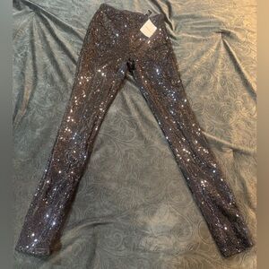 Black sequin leggings with a stretchy waistband #glamour #party #festival.